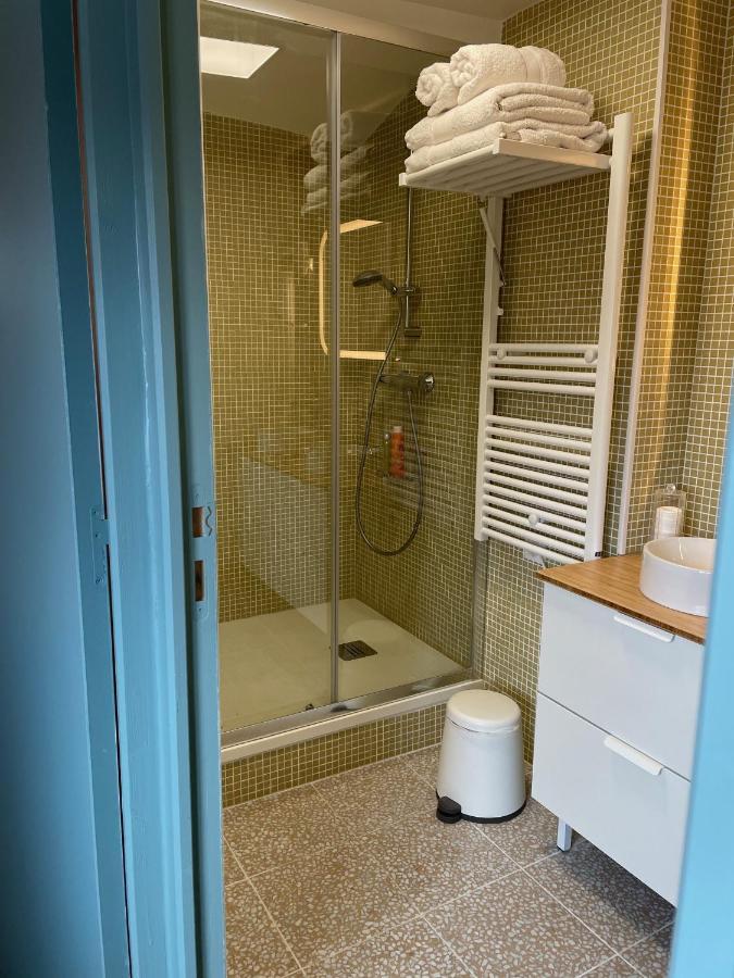Au Coeur Du Vieux Toulon Au Calme Appartement Renove Climatise Confortable Etage Eleve Avec Ascenseur Proche Parking Et Toutes Commodites エクステリア 写真