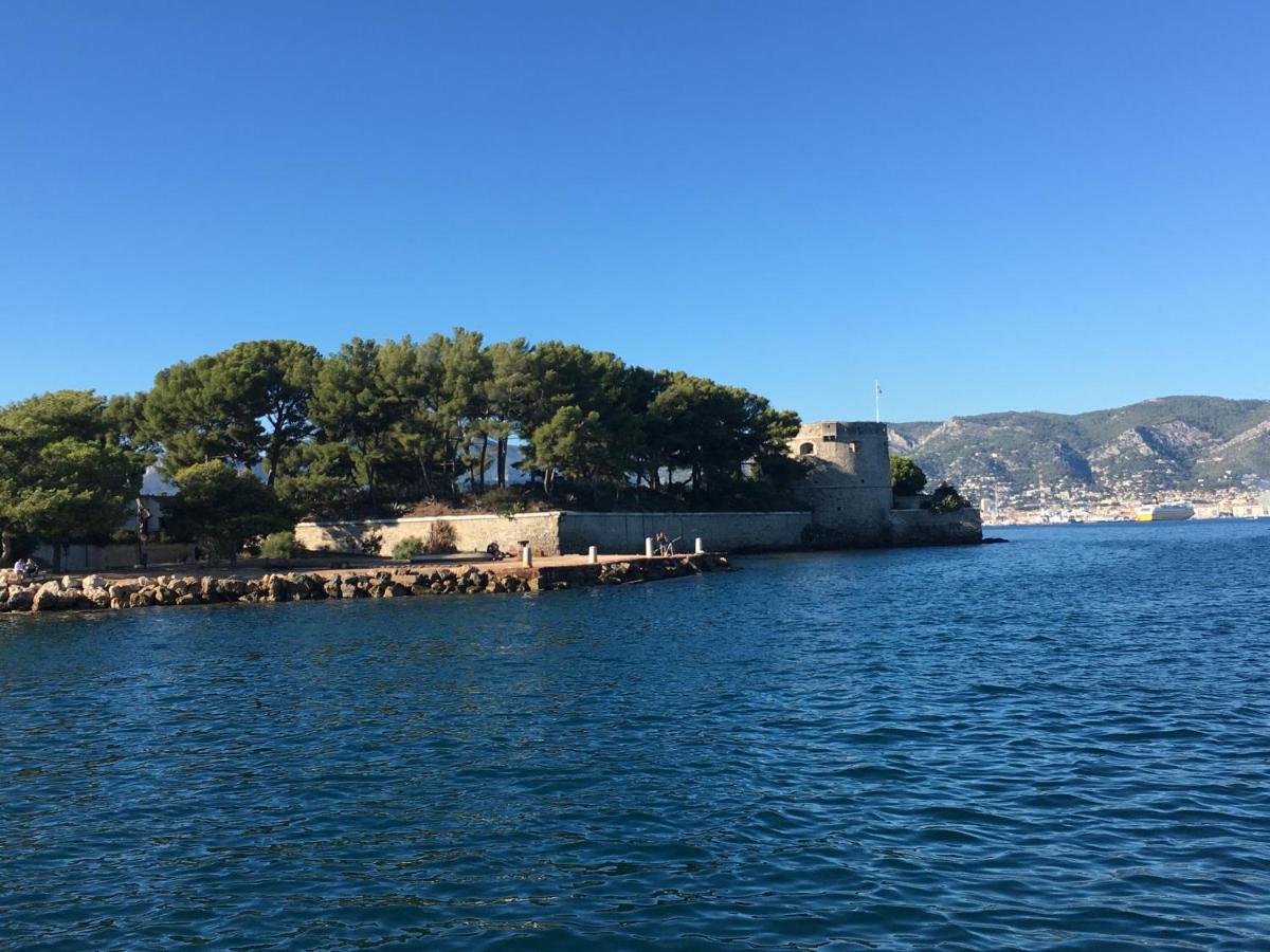Au Coeur Du Vieux Toulon Au Calme Appartement Renove Climatise Confortable Etage Eleve Avec Ascenseur Proche Parking Et Toutes Commodites エクステリア 写真