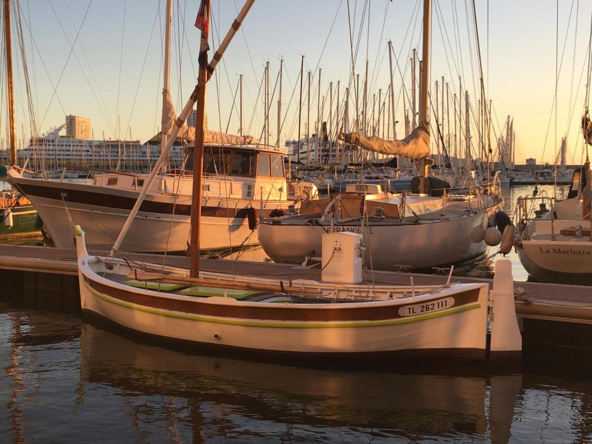 Au Coeur Du Vieux Toulon Au Calme Appartement Renove Climatise Confortable Etage Eleve Avec Ascenseur Proche Parking Et Toutes Commodites エクステリア 写真