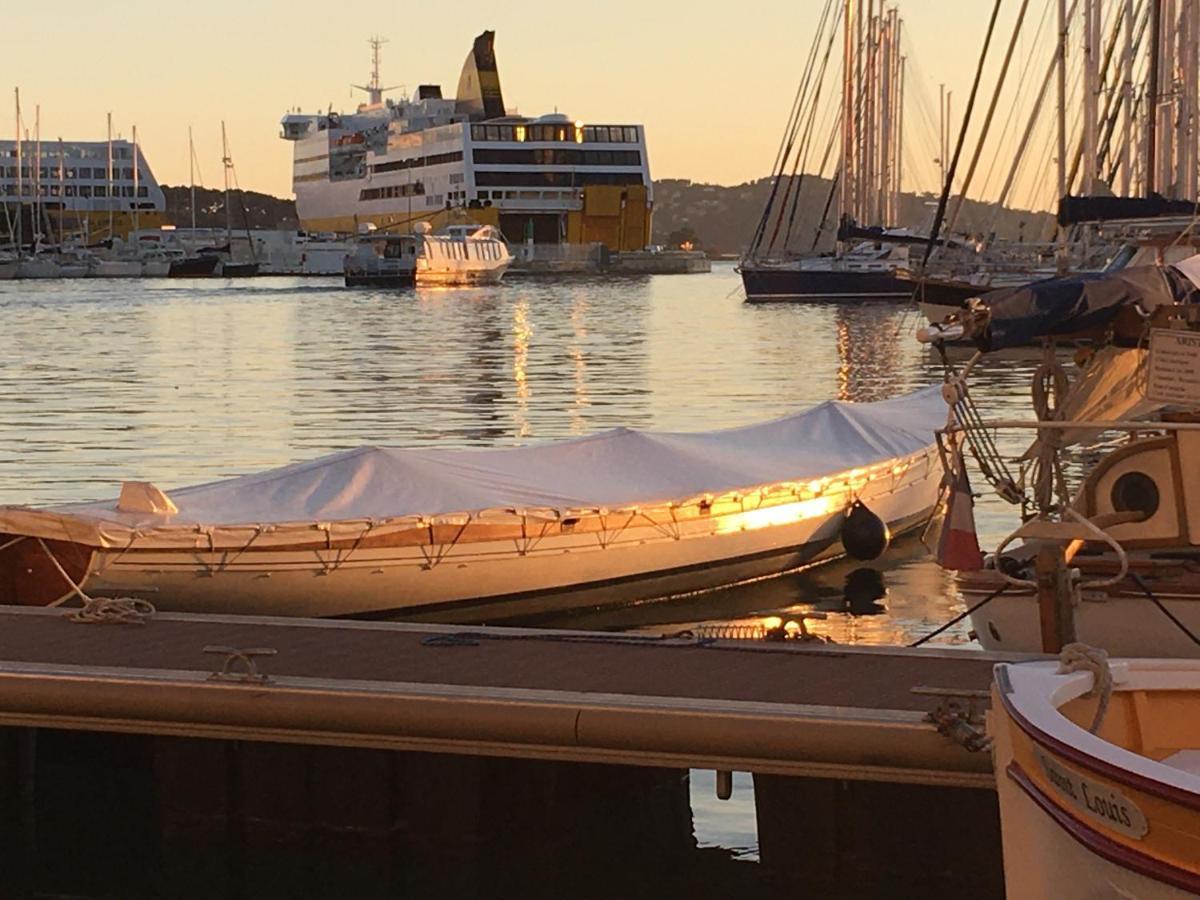 Au Coeur Du Vieux Toulon Au Calme Appartement Renove Climatise Confortable Etage Eleve Avec Ascenseur Proche Parking Et Toutes Commodites エクステリア 写真