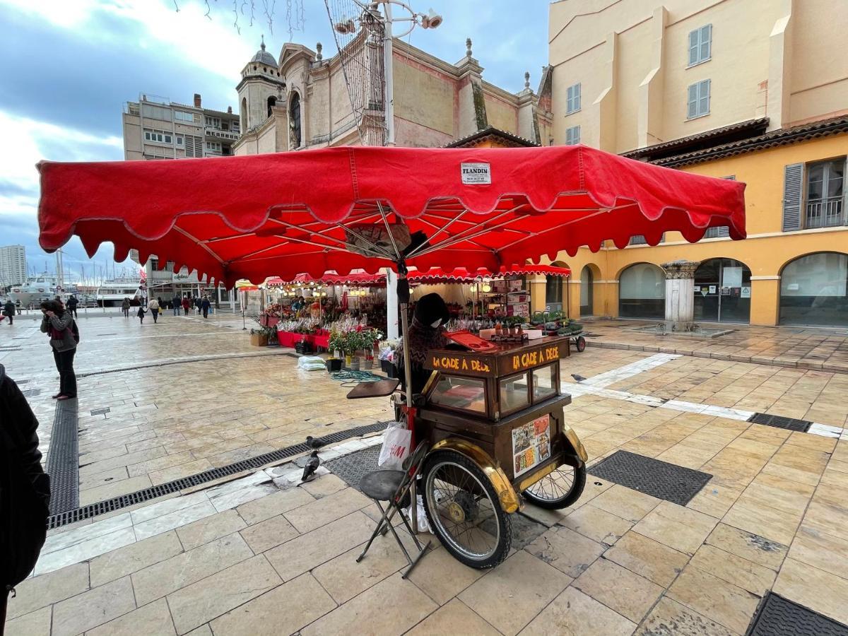 Au Coeur Du Vieux Toulon Au Calme Appartement Renove Climatise Confortable Etage Eleve Avec Ascenseur Proche Parking Et Toutes Commodites エクステリア 写真