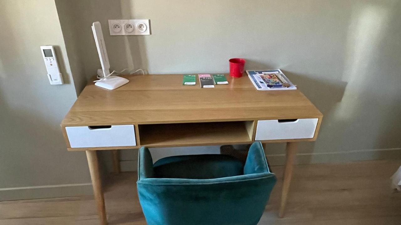 Au Coeur Du Vieux Toulon Au Calme Appartement Renove Climatise Confortable Etage Eleve Avec Ascenseur Proche Parking Et Toutes Commodites エクステリア 写真