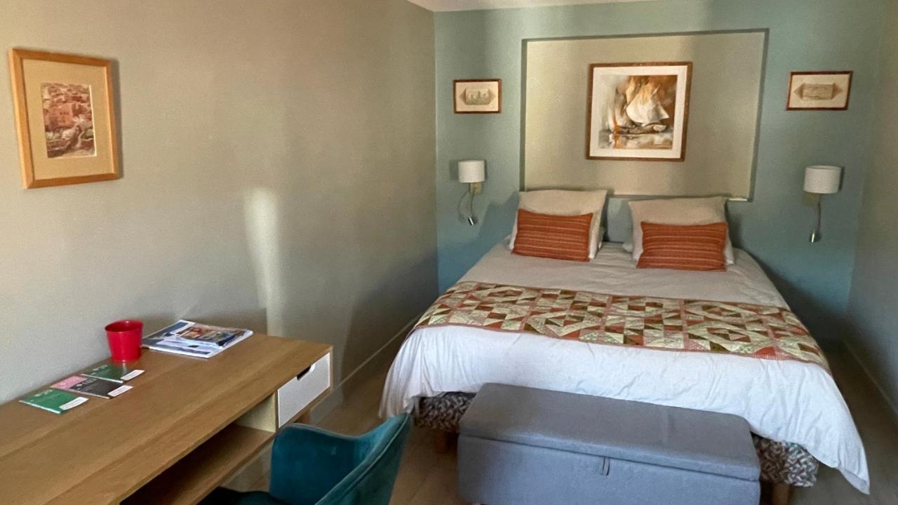 Au Coeur Du Vieux Toulon Au Calme Appartement Renove Climatise Confortable Etage Eleve Avec Ascenseur Proche Parking Et Toutes Commodites エクステリア 写真