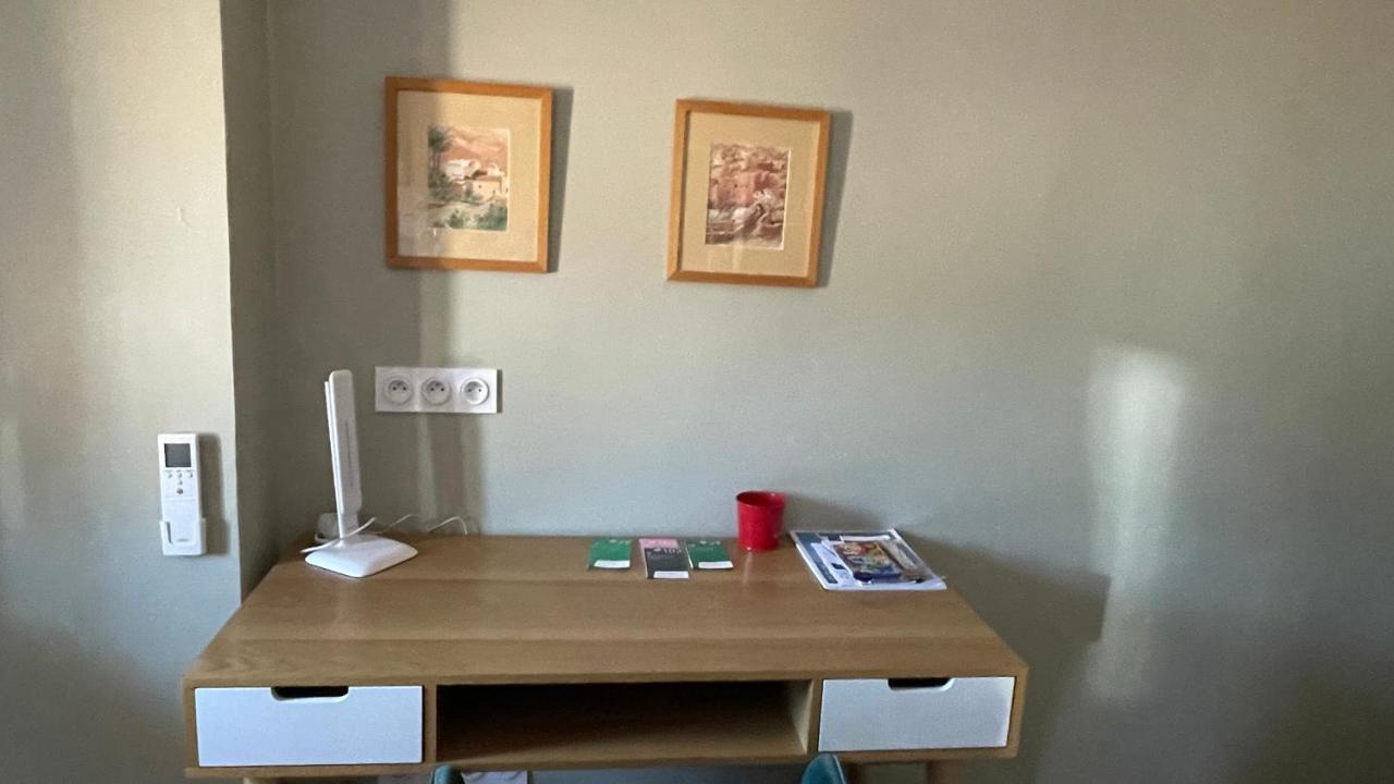 Au Coeur Du Vieux Toulon Au Calme Appartement Renove Climatise Confortable Etage Eleve Avec Ascenseur Proche Parking Et Toutes Commodites エクステリア 写真