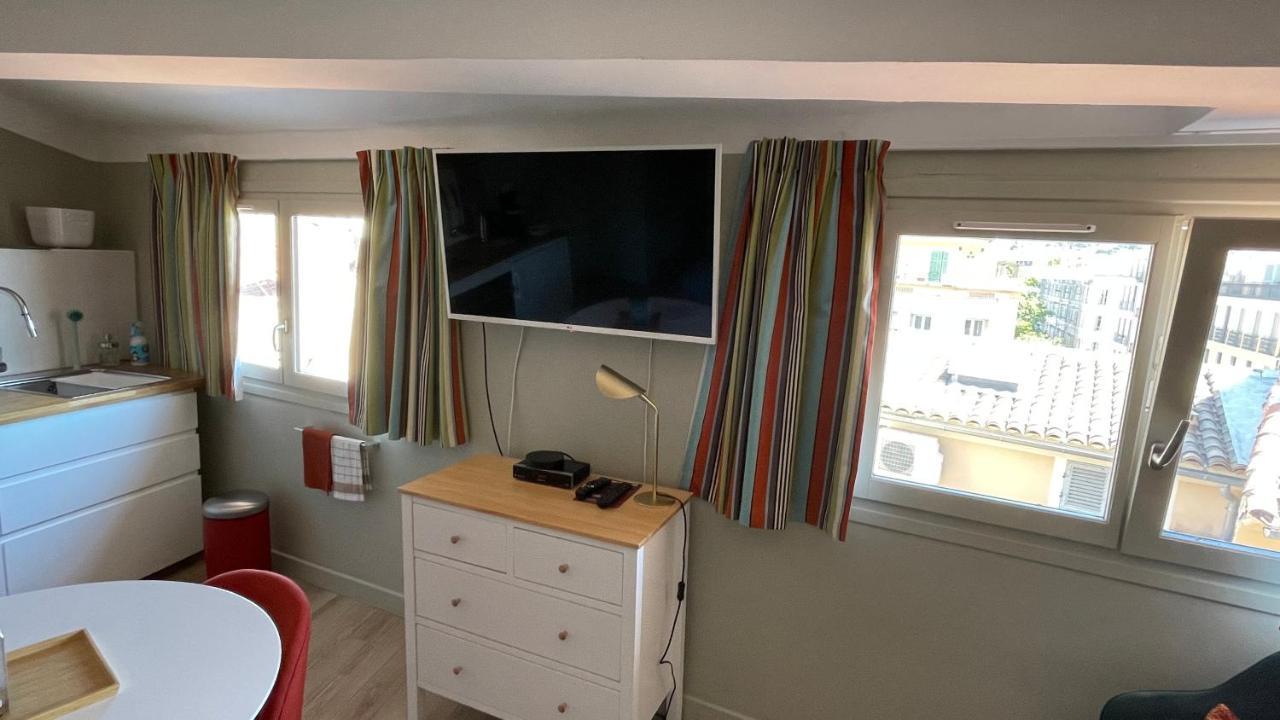Au Coeur Du Vieux Toulon Au Calme Appartement Renove Climatise Confortable Etage Eleve Avec Ascenseur Proche Parking Et Toutes Commodites エクステリア 写真