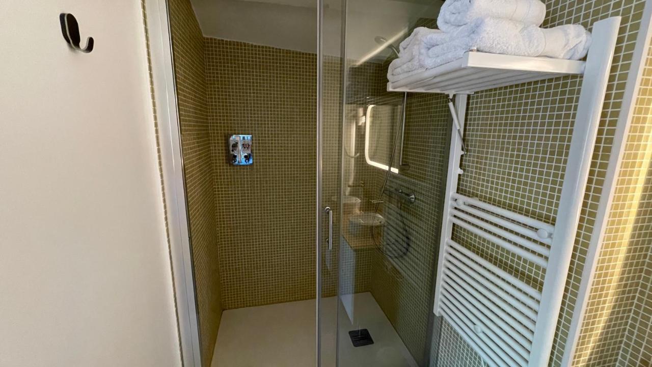 Au Coeur Du Vieux Toulon Au Calme Appartement Renove Climatise Confortable Etage Eleve Avec Ascenseur Proche Parking Et Toutes Commodites エクステリア 写真