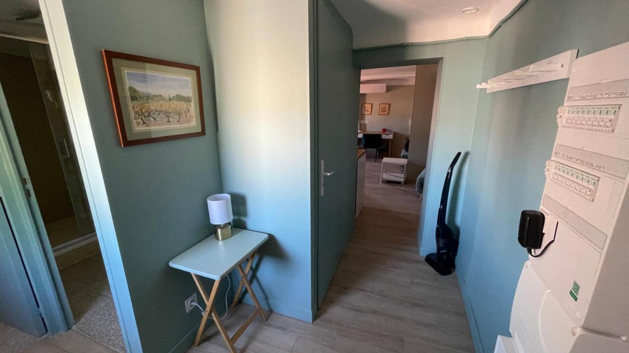 Au Coeur Du Vieux Toulon Au Calme Appartement Renove Climatise Confortable Etage Eleve Avec Ascenseur Proche Parking Et Toutes Commodites エクステリア 写真
