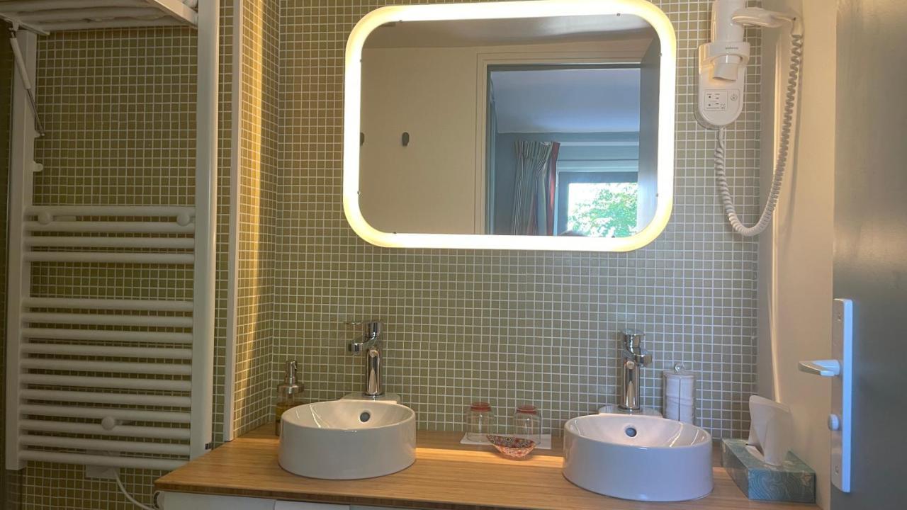 Au Coeur Du Vieux Toulon Au Calme Appartement Renove Climatise Confortable Etage Eleve Avec Ascenseur Proche Parking Et Toutes Commodites エクステリア 写真