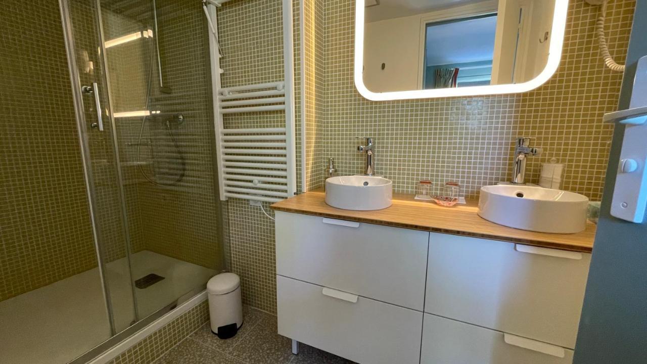 Au Coeur Du Vieux Toulon Au Calme Appartement Renove Climatise Confortable Etage Eleve Avec Ascenseur Proche Parking Et Toutes Commodites エクステリア 写真