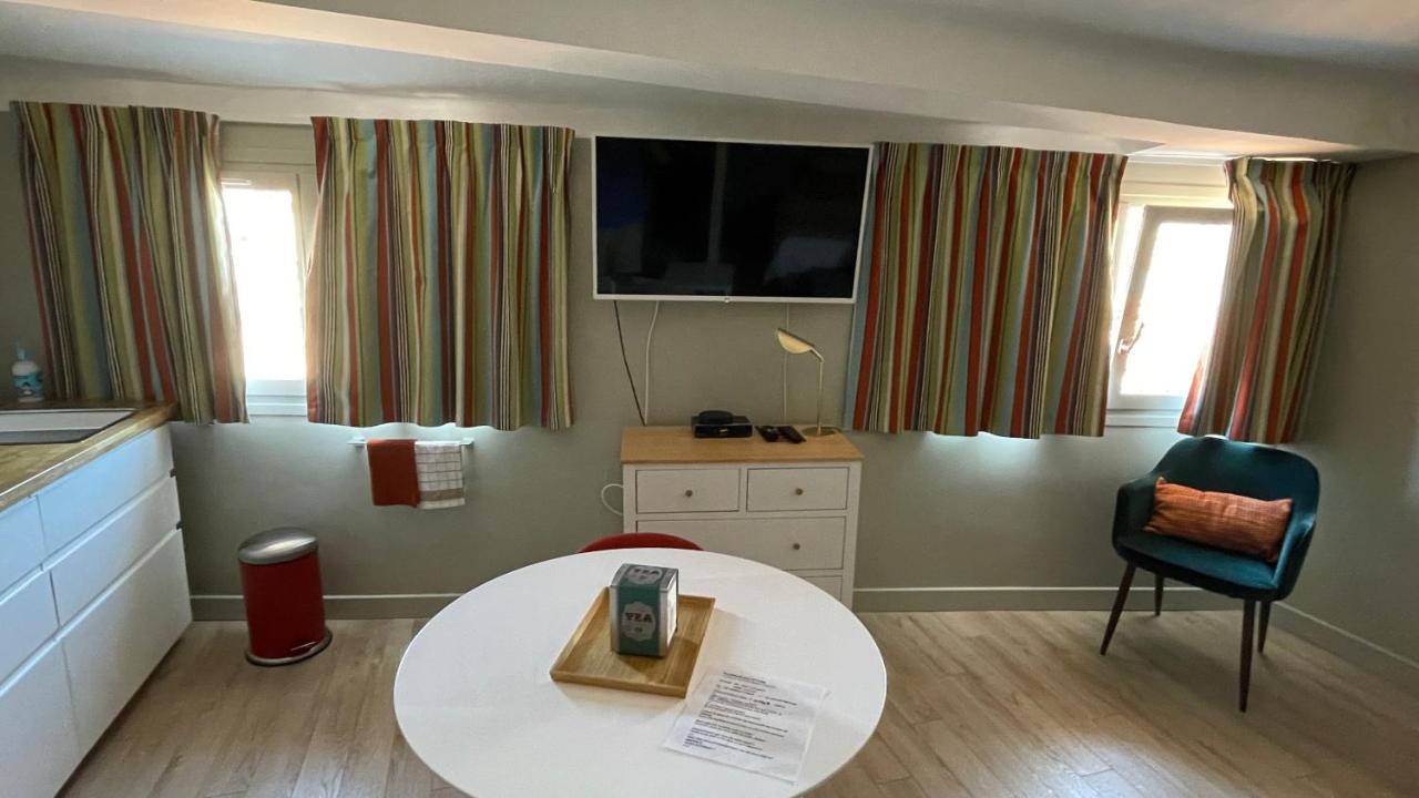 Au Coeur Du Vieux Toulon Au Calme Appartement Renove Climatise Confortable Etage Eleve Avec Ascenseur Proche Parking Et Toutes Commodites エクステリア 写真