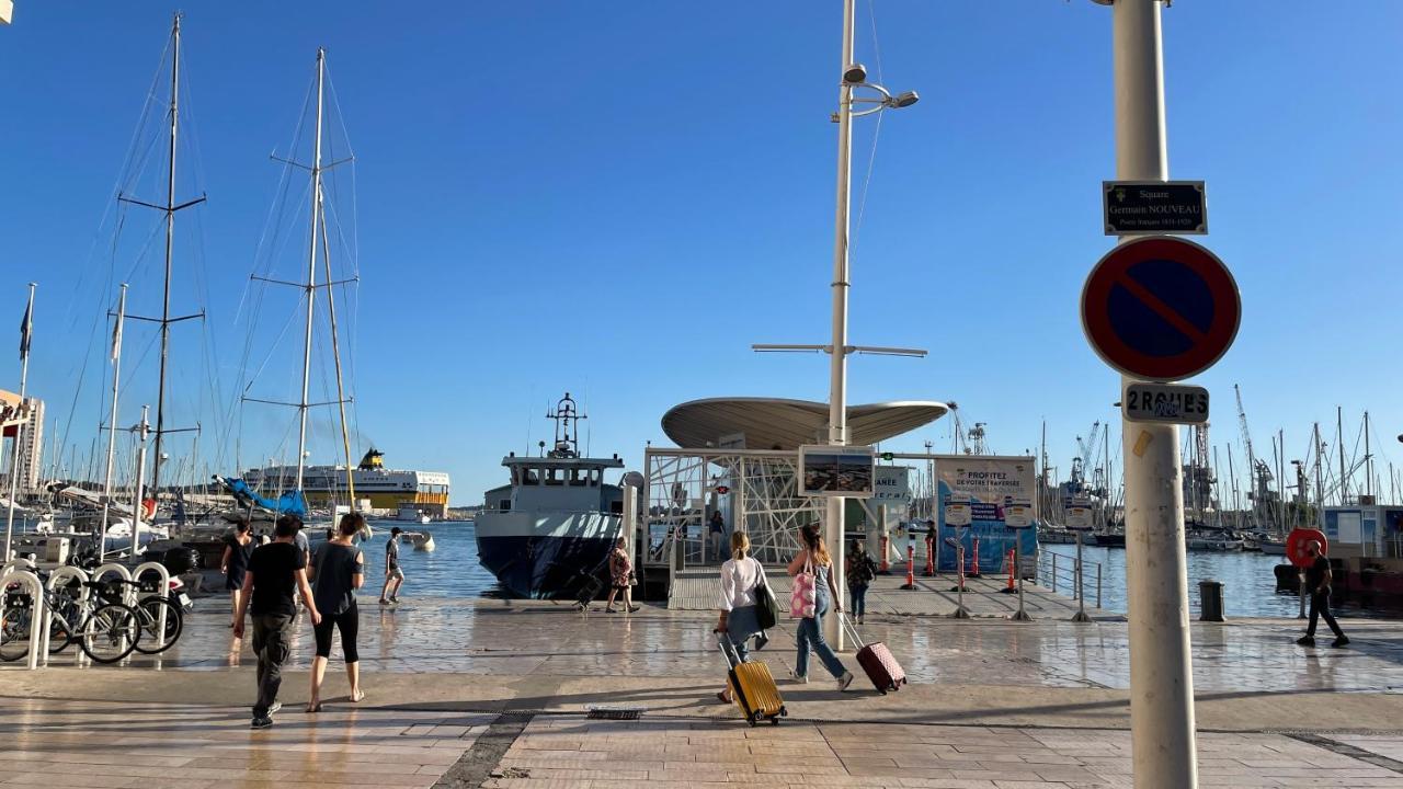 Au Coeur Du Vieux Toulon Au Calme Appartement Renove Climatise Confortable Etage Eleve Avec Ascenseur Proche Parking Et Toutes Commodites エクステリア 写真